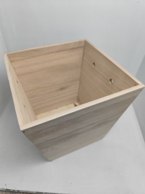 Engraved gardening gift plant pot — Unique engraved plant pot with detailed artwork, perfect for green‑fingered friends.