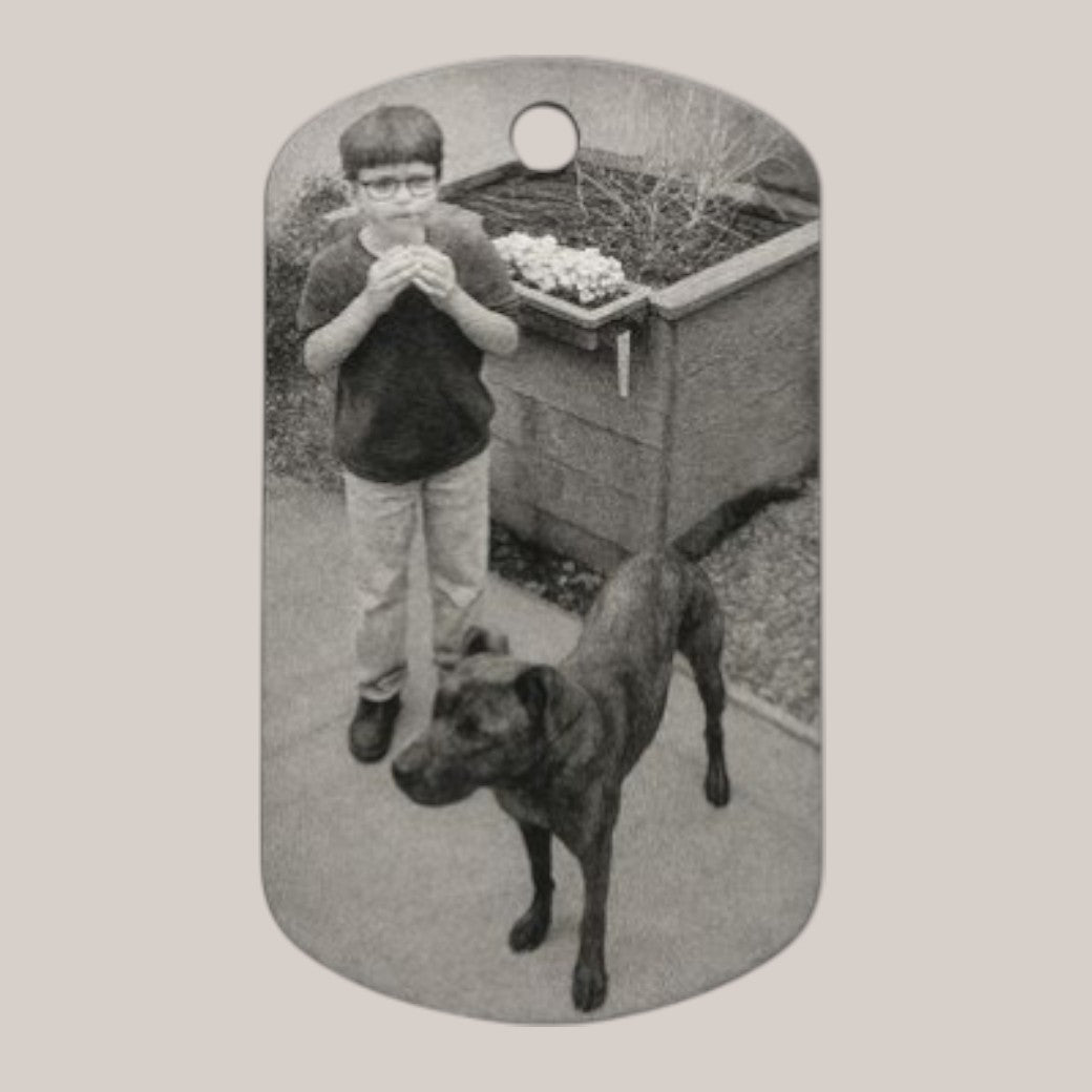 Engraved pet photo tag custom design — Durable aluminium tag featuring a laser‑engraved pet photo and optional custom text.