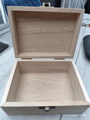 Personalised wooden memory box engraved — Engraved memory box perfect for gifts, featuring customisable text, logos or photo engraving.